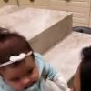 Simaria 'conversa' com filha de Simone, de 2 meses, em vídeo. Assista!