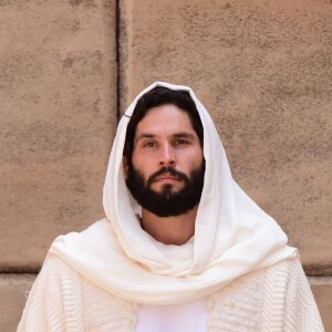Novela 'Gênesis': Jesus (Dudu Azevedo) desce para a Terra e para ver os 'pecados' de Sodoma