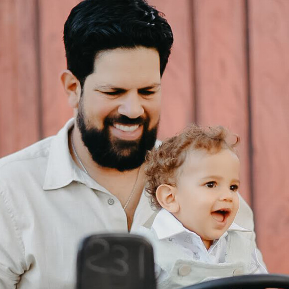 Filho de Biah Rodrigues e Sorocaba, Theo 'dirigiu' carro em sua festa de aniversário