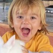 Patricia Abravanel mostra filhos encantados ao brincarem com coelhos. Fotos e vídeos!
