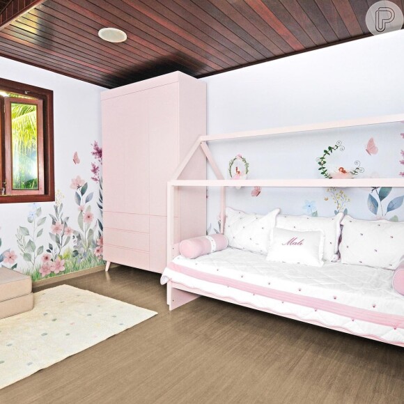 Brinquedoteca no quarto de Maria Alice tem cama extra e armário