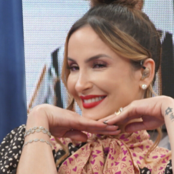 Claudia Leitte pediu desculpas após se isentar de resposta na TV