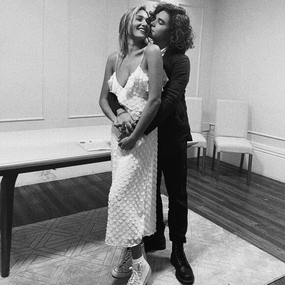 Casada com João Figueiredo, Sasha faz estreia como diretora de arte