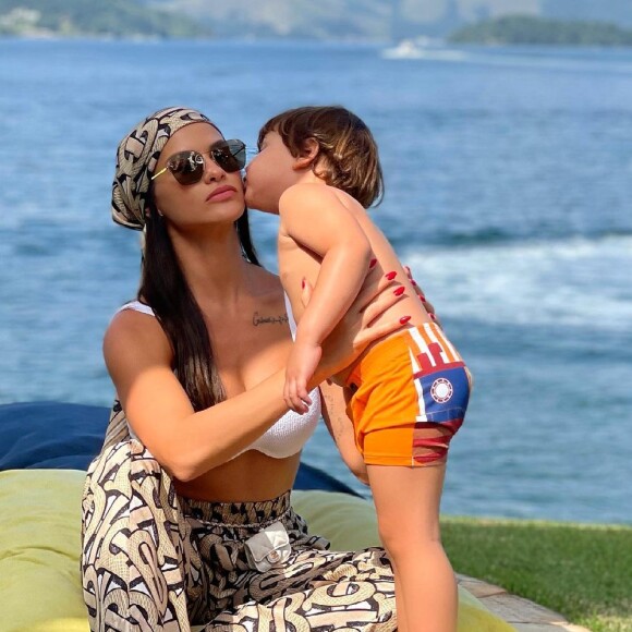 Andressa Suita comentou com o filho Samuel sobre irmã, mas afastou planos de nova gravidez