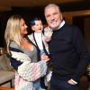 Na web, modelo mostra rotina em família com filha Vicky e Roberto Justus