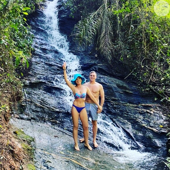 Angélica posou de biquíni na cachoeira com Luciano Huck: em 2021, eles passam o 18º Dia dos Namorados juntos