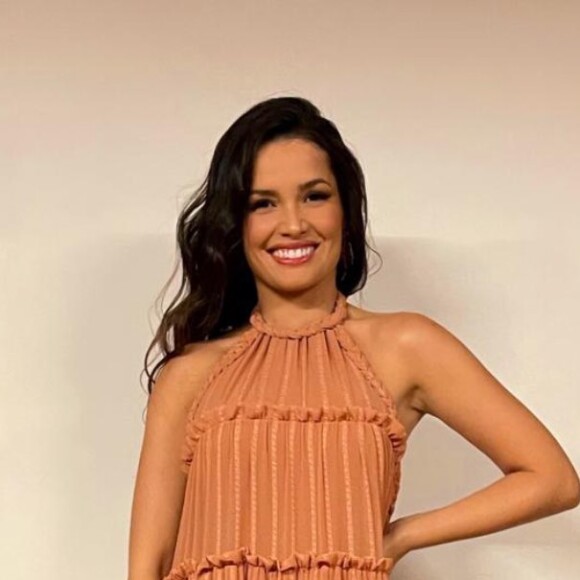Juliette apostou em um vestido de quase R$ 3 mil para cantar na live com Gil