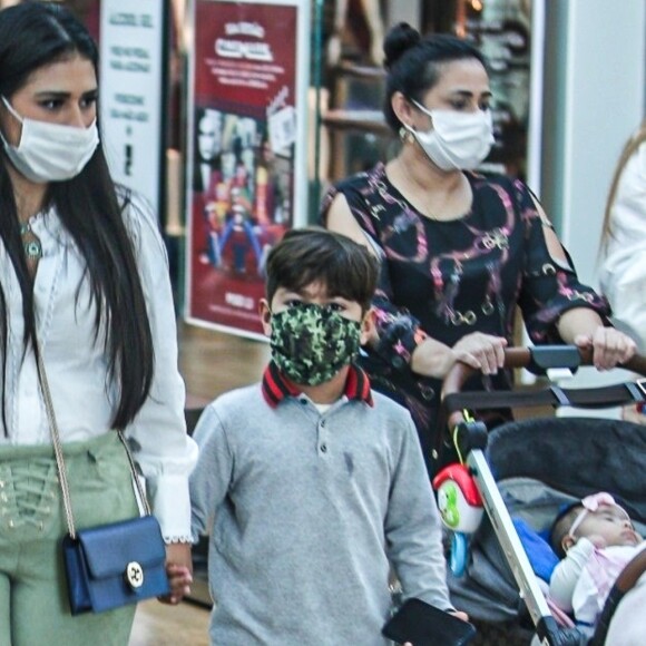 Simone levou os filhos, Henry e Zaya, para passeio por shopping do Rio em 14 de junho de 2021