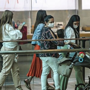 Simone e os Henry e Zaya, passaram em shopping do Rio em 14 de junho de 2021