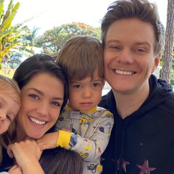 Filhos de Thais Fersoza são lembrados por fãs em foto