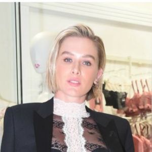 Fiorella Mattheis e Roberto Marinho Neto oficializaram a relação