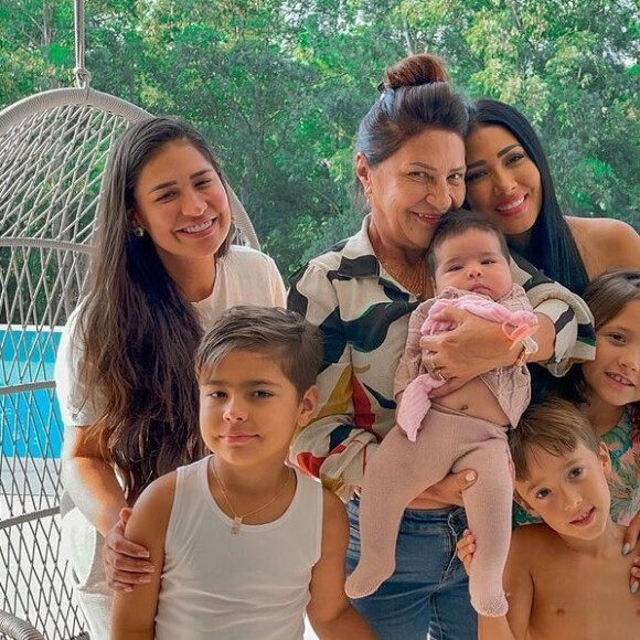 Simone encantou fãs com o registro em família