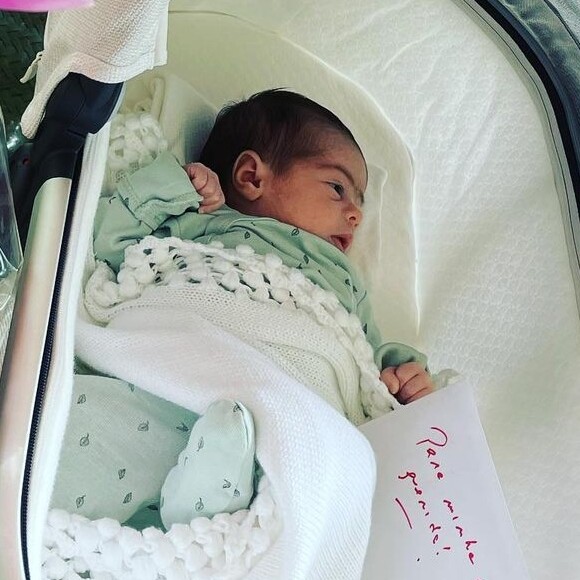 Alana Ayó, filha de Fábio Assunção, em seu primeiro dia das mães, 9 de maio, com apenas 10 dias de vida
