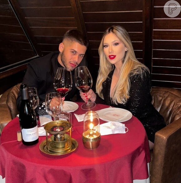 Zé Felipe e Virgínia Fonseca jantaram para comemorarem 1 ano de namoro