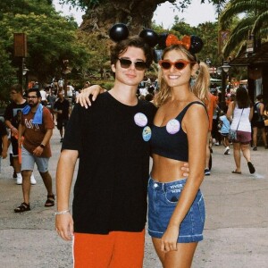 João Figueiredo e Sasha Meneghel passearam na Disney após a lua de mel