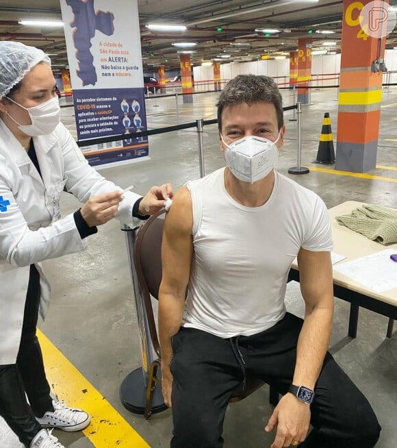 Rodrigo Faro tomou a primeira dose da vacina contra a Covid-19 no mês passado