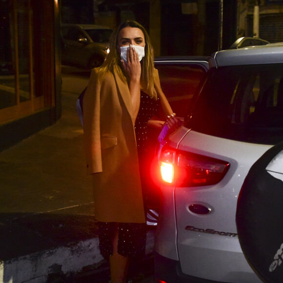 Rafa Kalimann acenou para fotógrafo ao ser clicada após jantar em SP