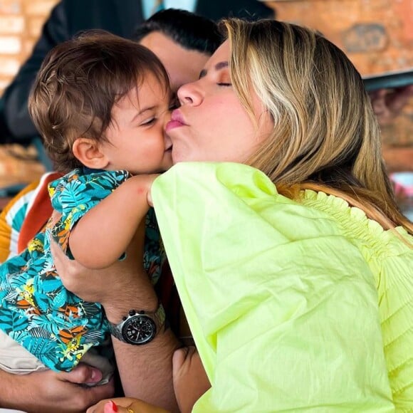 Marília Mendonça é mãe de Léo, de 1 ano