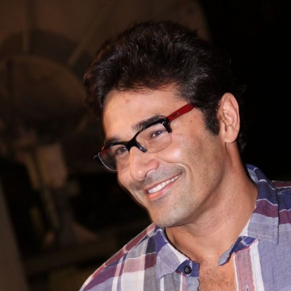 Luciano Szafir está intubado e em CTI de hospital após passar por cirurgia