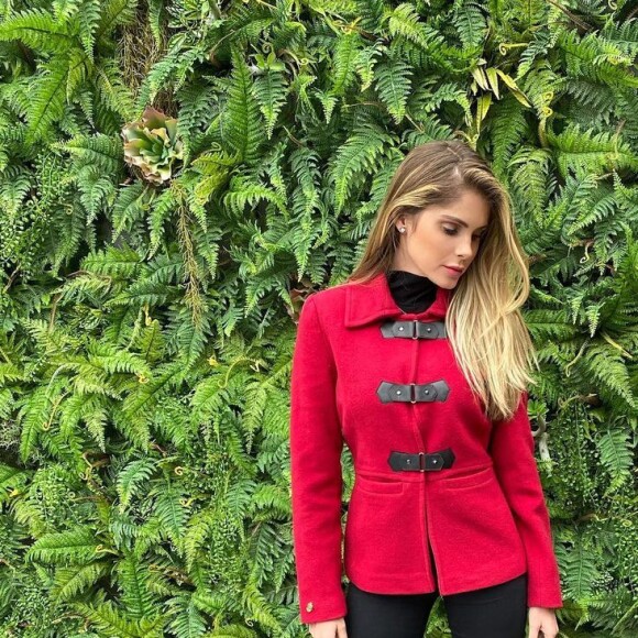 Bárbara Evans mostra peso na balança após engordar por tratamento de fertilização in vitro: 'Maior peso da minha vida!'