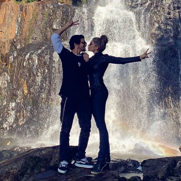 Caio Castro e Grazi Massafera estão juntos desde 2018, mas o romance só se tornou público no ano seguinte