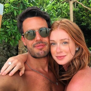 Alexandre Negrão volta à Grécia após passeio romântico com Marina Ruy Barbosa em 2018 e recebe cantadas na web