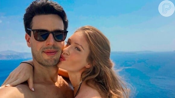 Alexandre Negrão volta à Grécia após passeio romântico com Marina Ruy Barbosa no país, quando ainda eram casados, em 2018
