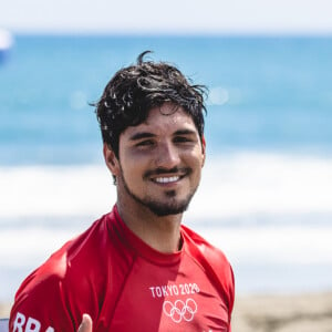 Gabriel Medina perde para japonês em disputa para a final do surfe nas Olimpíadas e web aponta: 'Assalto'