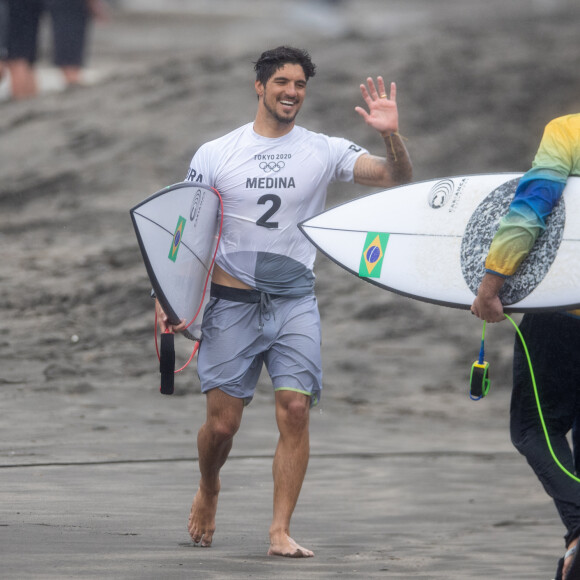 Gabriel Medina perde para japonês em disputa na semifinal das Olimpíadas e Yasmin Brunet se indigna: 'Roubado na cara dura e ninguém fez nada!'