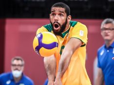 Brasil x EUA nas Olimpíadas: jogador de vôlei rouba a cena por semelhança com famoso na web