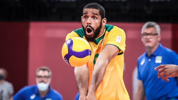 Brasil x EUA nas Olimpíadas: jogador de vôlei rouba a cena por semelhança com famoso na web