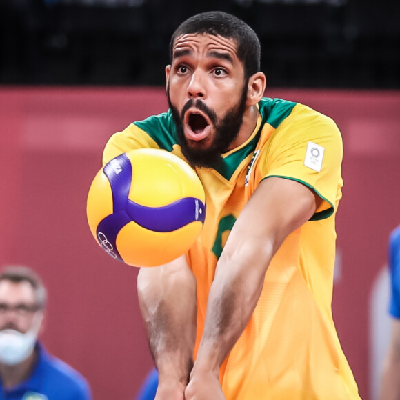 Wallace do vôlei chama atenção da web em partida contra os EUA por semelhança com famoso americano. Brasil venceu de 3x1