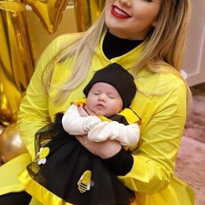 Maria Alice celebrou o primeiro mesversário vestida de abelha