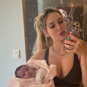 Virgínia recebeu críticas por mostrar barriga sarada apenas dois meses após nascimento da filha