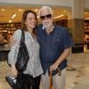Manoel Carlos posou ao lado da atriz Viviane Pasmanter, que protagoniza o filme "Quase um tango..."