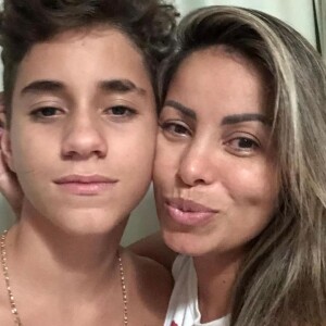 Walkyria Santos postou fotos com o filho Lucas após a morte do adolescente