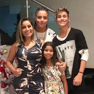 Walkyria Santos e o filho Lucas em foto do Natal de 2020