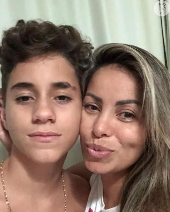 Walkyria Santos chorou em live ao falar da morte do filho Lucas