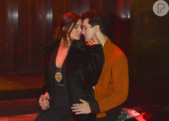 Luan Santana e Natália Barulich quase deram beijo em cena do clipe 'Morena'