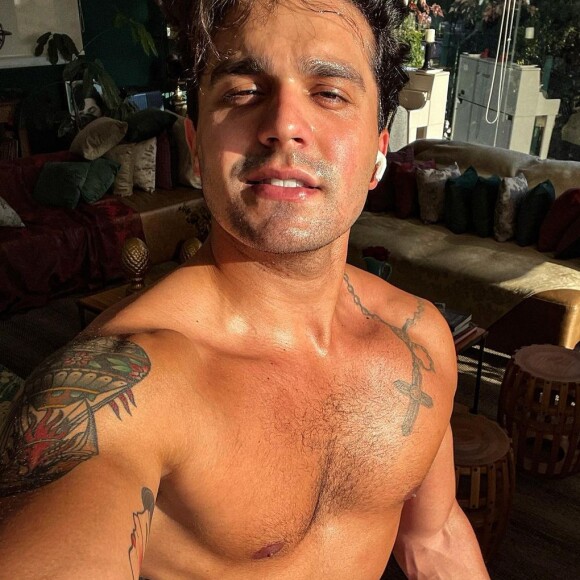 Luan Santana voltou a colecionar elogios pelo corpo sarado em foto