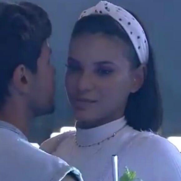 Jakelyne e Mariano trocaram alianças de compromisso quando saíram de 'A Fazenda'