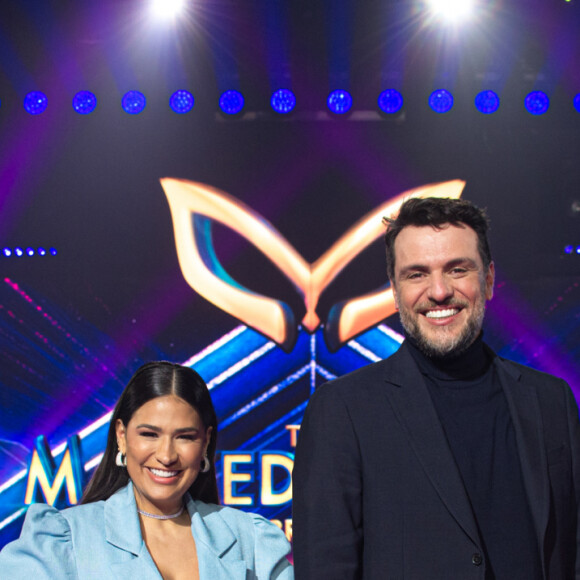 'The Masked Singer Brasil' reúne Simone, dupla de Simaria, Rodrigo Lombardi e Eduardo Sterblitch além de Taís Araujo no time de jurados