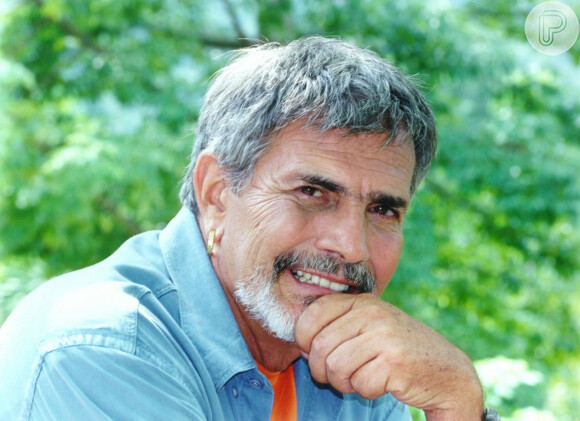 Tarcísio Meira em foto da novela 'Um Anjo Caiu do Céu' (2001), como o fotógrafo João Medeiros