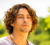 Jove (Jesuíta Barbosa) se apaixona por Juma (Alanis Guillen) na novela 'Pantanal'