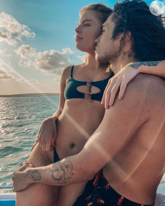 Com sequência de fotos no Instagram, Luísa Sonza e Vitão assumiram oficialmente namoro em post no dia 10 de setembro de 2020