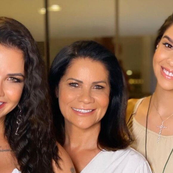 Andressa Suita viajou com a mãe, a irmã, o pai e os filhos para a Bahia enquanto Gusttavo Lima se apresentava nos EUA