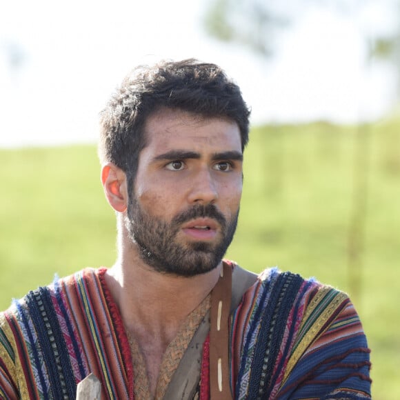 Novela 'Gênesis': Rúben (Felipe Cunha) avança em José (Juliano Laham) e tapa o nariz do irmão