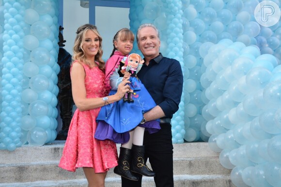 Ticiane Pinheiro e Roberto Justus organizaram uma festa de 'Frozen' para Rafaella Justus comemorar seu aniversário de 5 anos