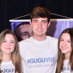 Filhos de Gugu Liberato, Marina e João Augusto deixaram de se seguir no Instagram em meio a polêmica de emancipação das caçulas do apresentador