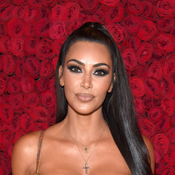 Kim Kardashian , que foi comparada com Anitta, é conhecida por ter expandido império da família e ser uma das pioneiras na carreira de influencers digitais